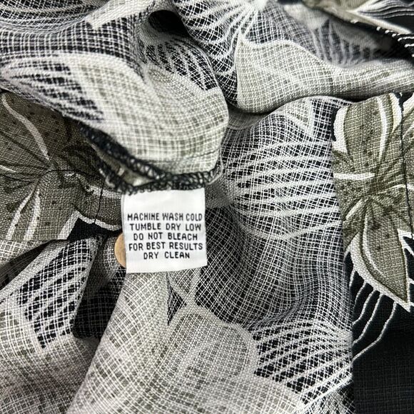 Tommy Bahama Silk Floral Print Short Sleeve Button Down Shirt Size M - Picture 6 of 9